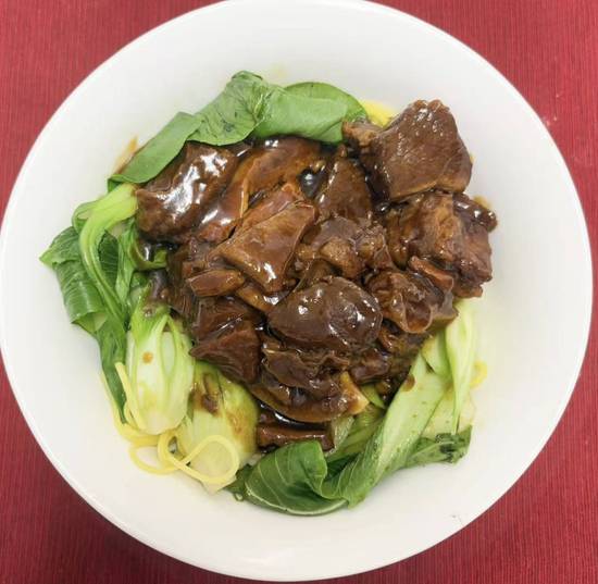 Stew Beef Brisk on Dry Noodle 牛腩捞面